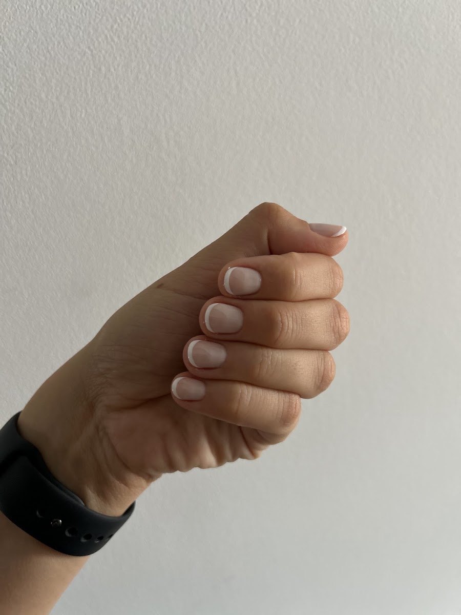 Manicura nude natural